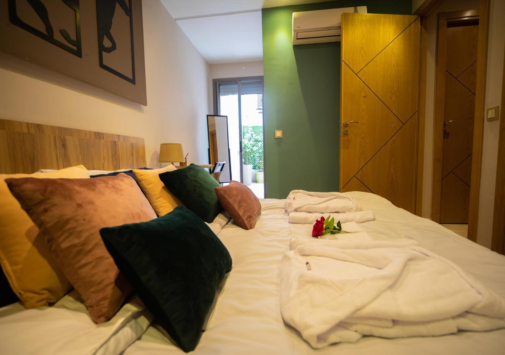 R101- Cosy And Stylish With King Size Bed- Belvedere